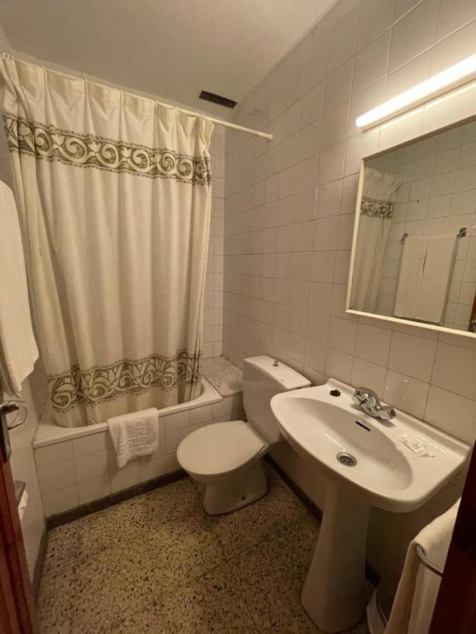 סטקסס Hostal Ter מראה חיצוני תמונה